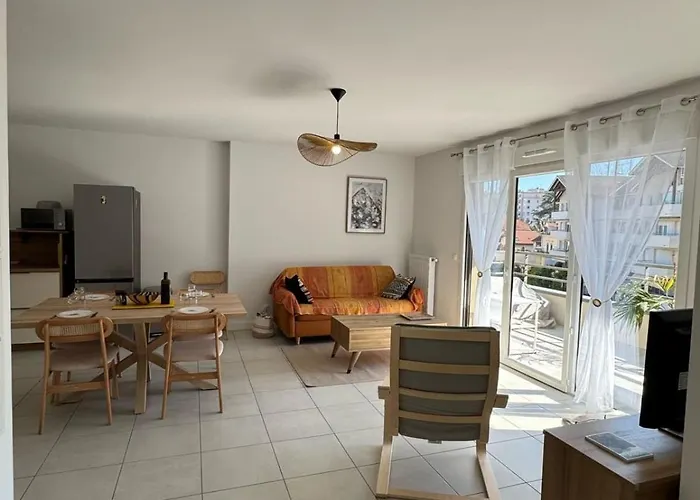 La Datcha - New T3 With Balcony & Parking Near Train Station